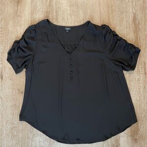 Torrid Deep Black Women's Harper Georgette V-neck ruched sleeve blouse Size 2